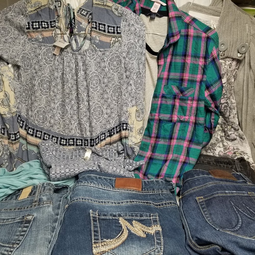 Top name brand clothing lot. Wear resell over 100 items